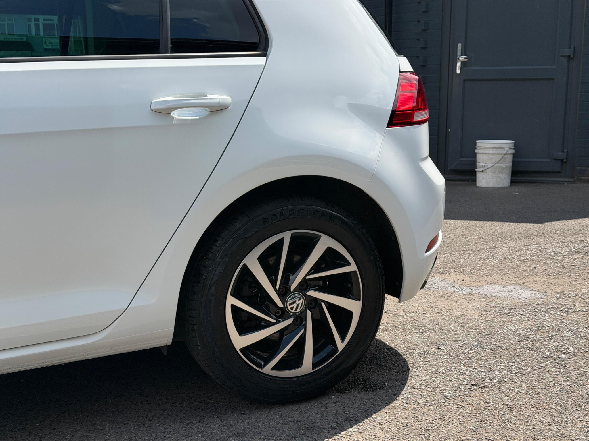 Volkswagen Golf view 14