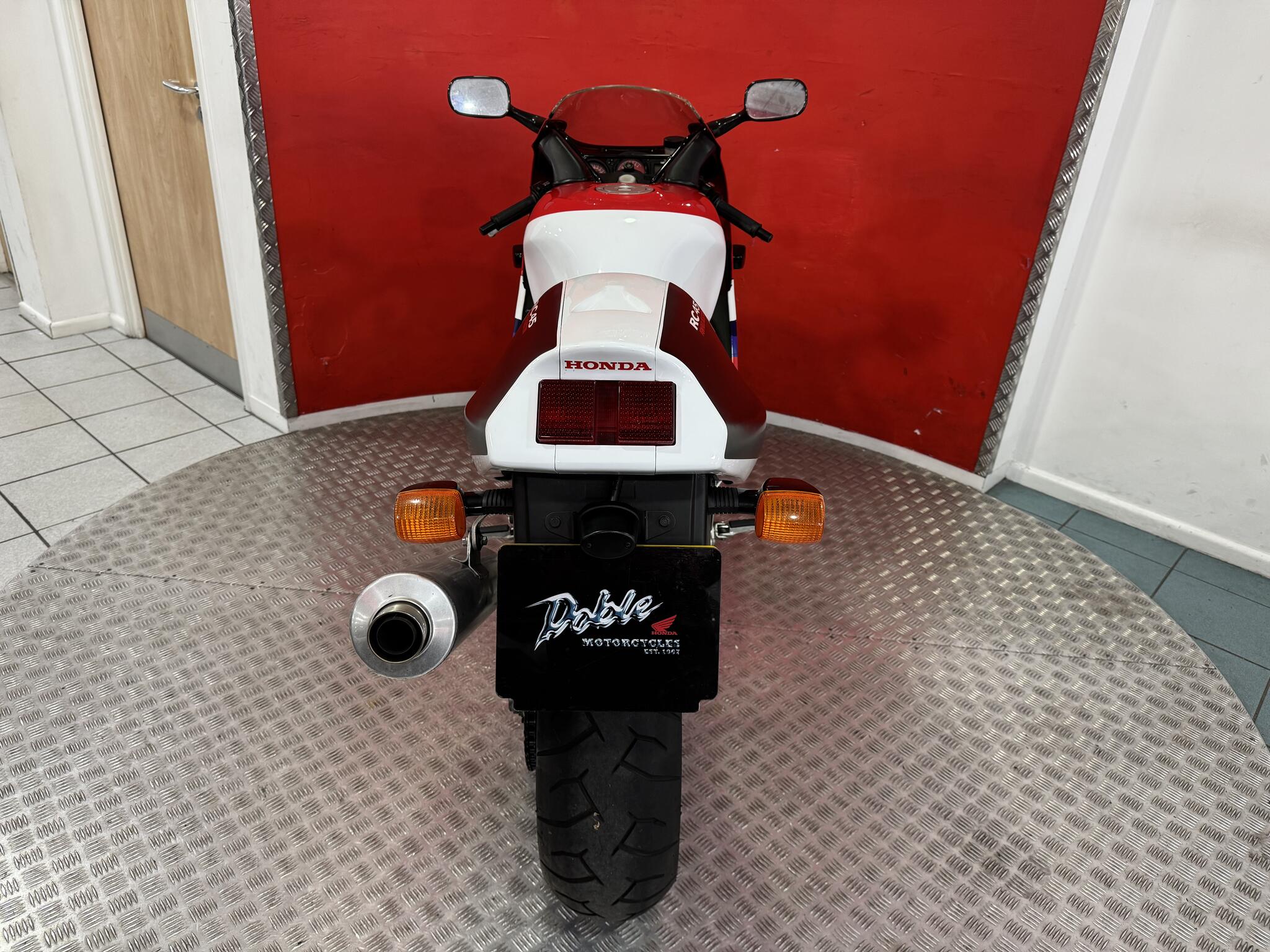 Honda RVF750 view 8