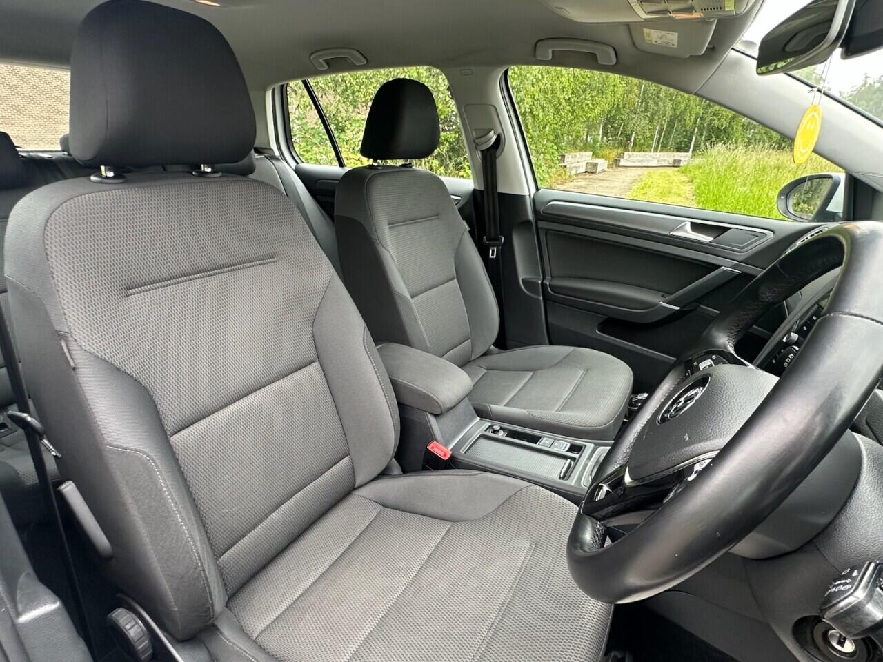 Volkswagen Golf view 23