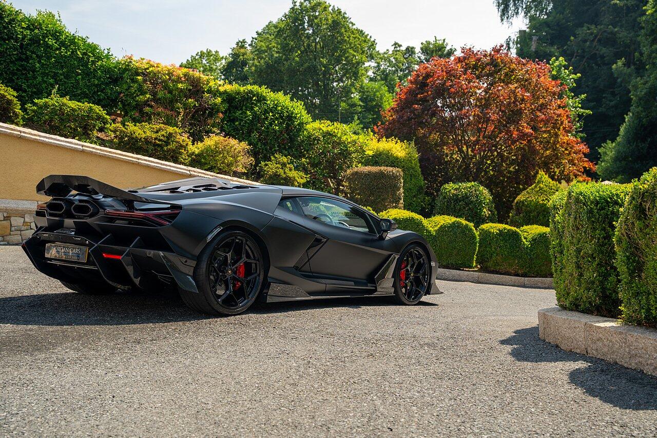 Lamborghini Revuelto view 102