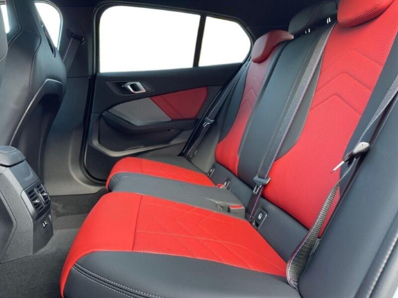 BMW 1 Series view 11