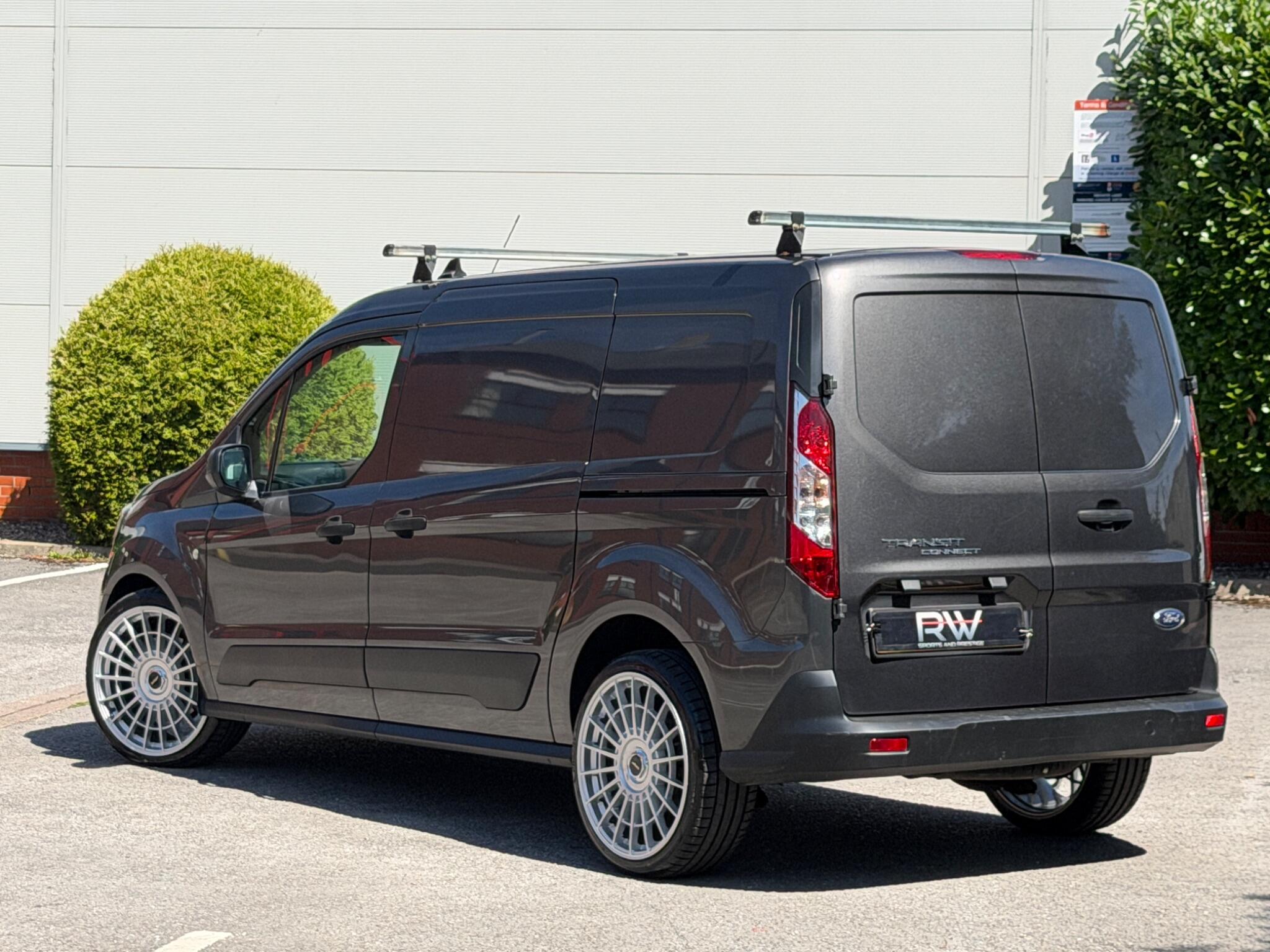 Ford Transit Connect view 29