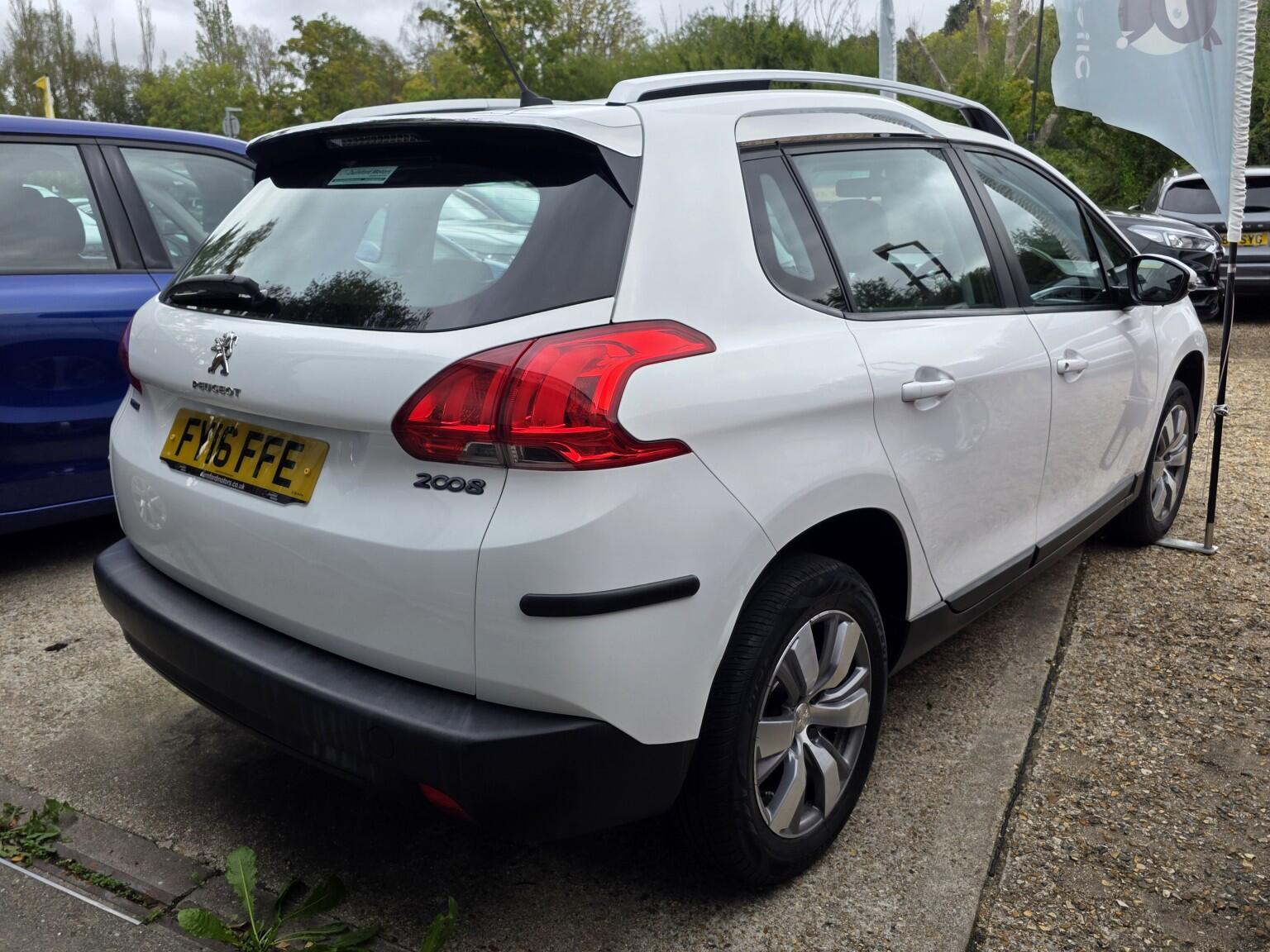 Peugeot 2008 view 4