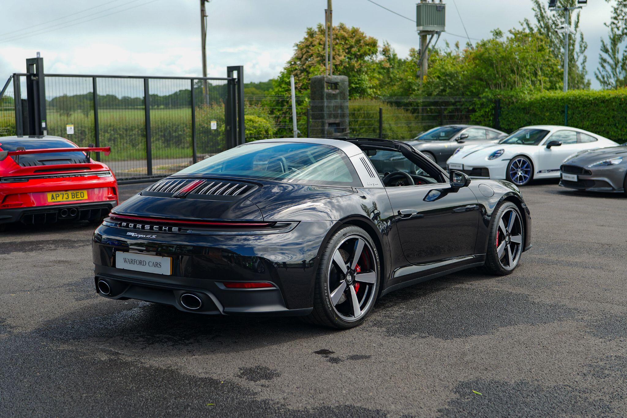 Porsche 911 view 8
