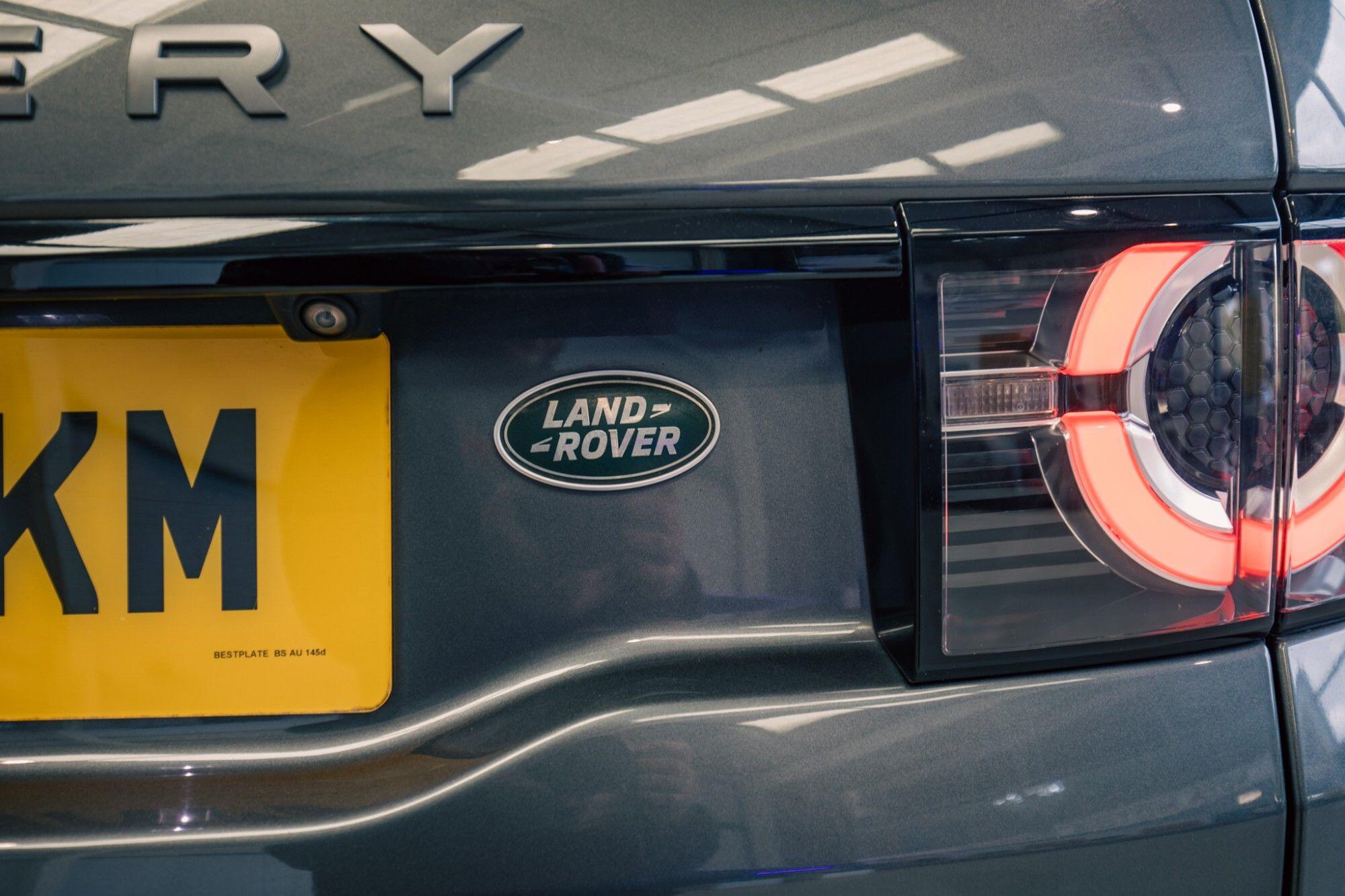 Land Rover Discovery Sport view 7