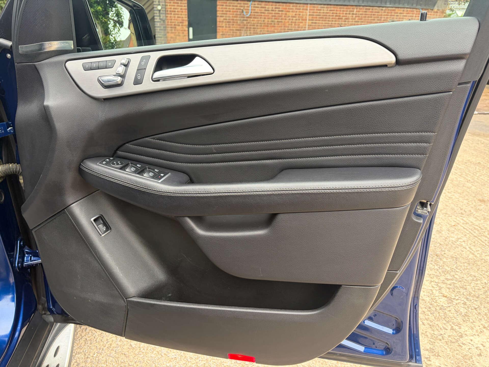 Mercedes-Benz Gle view 22