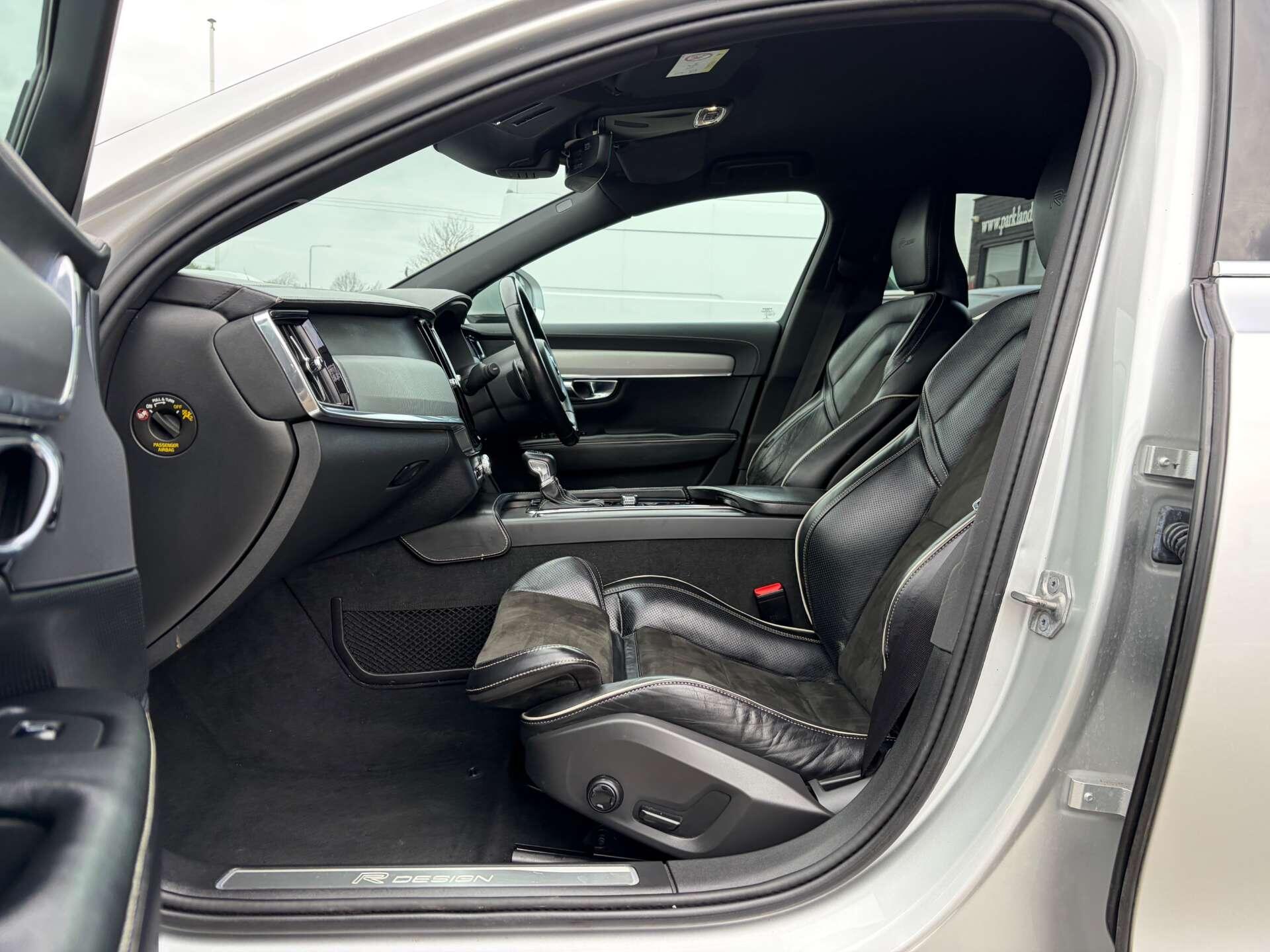 Volvo S90 view 15