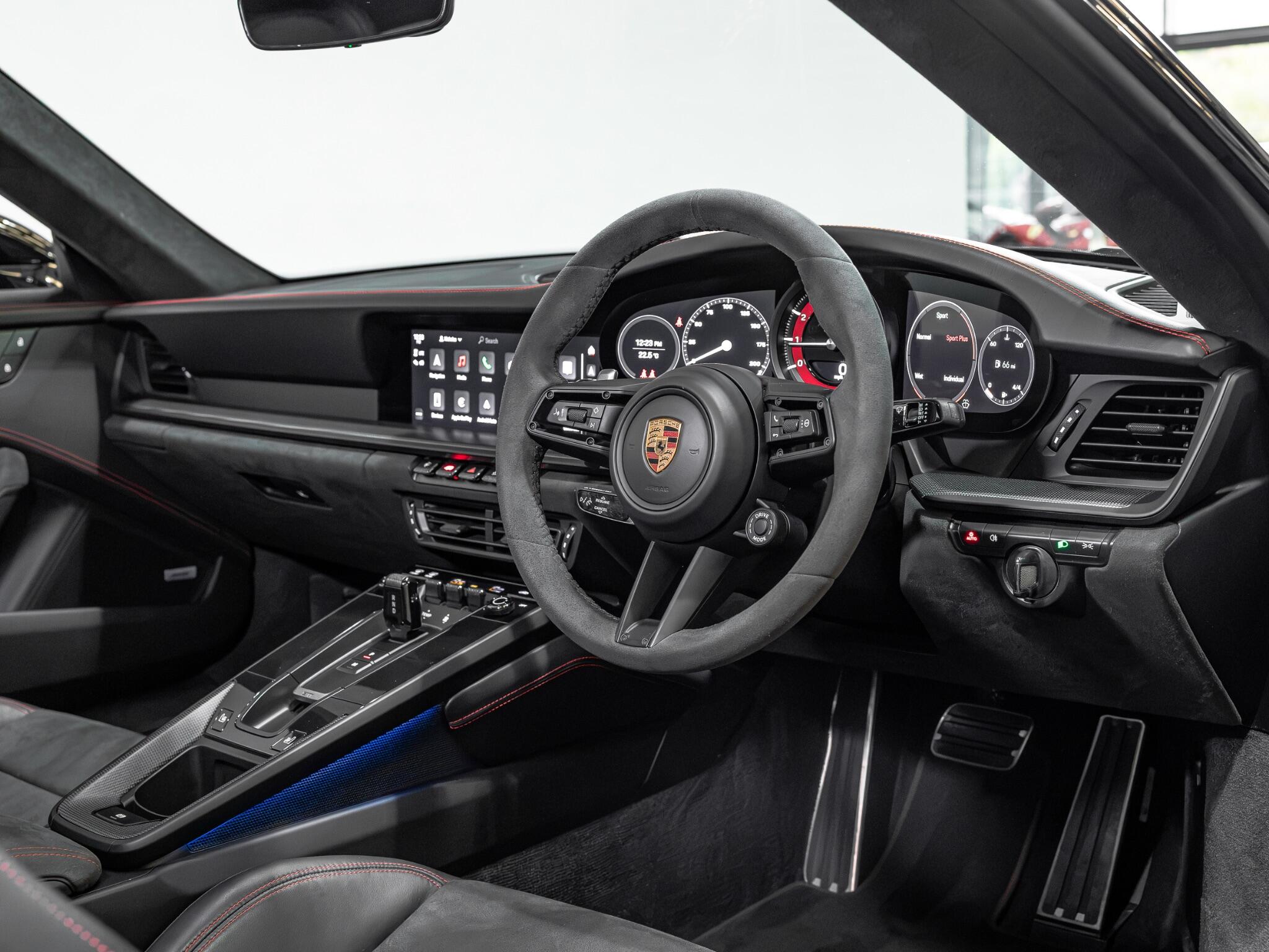 Porsche 911 view 14