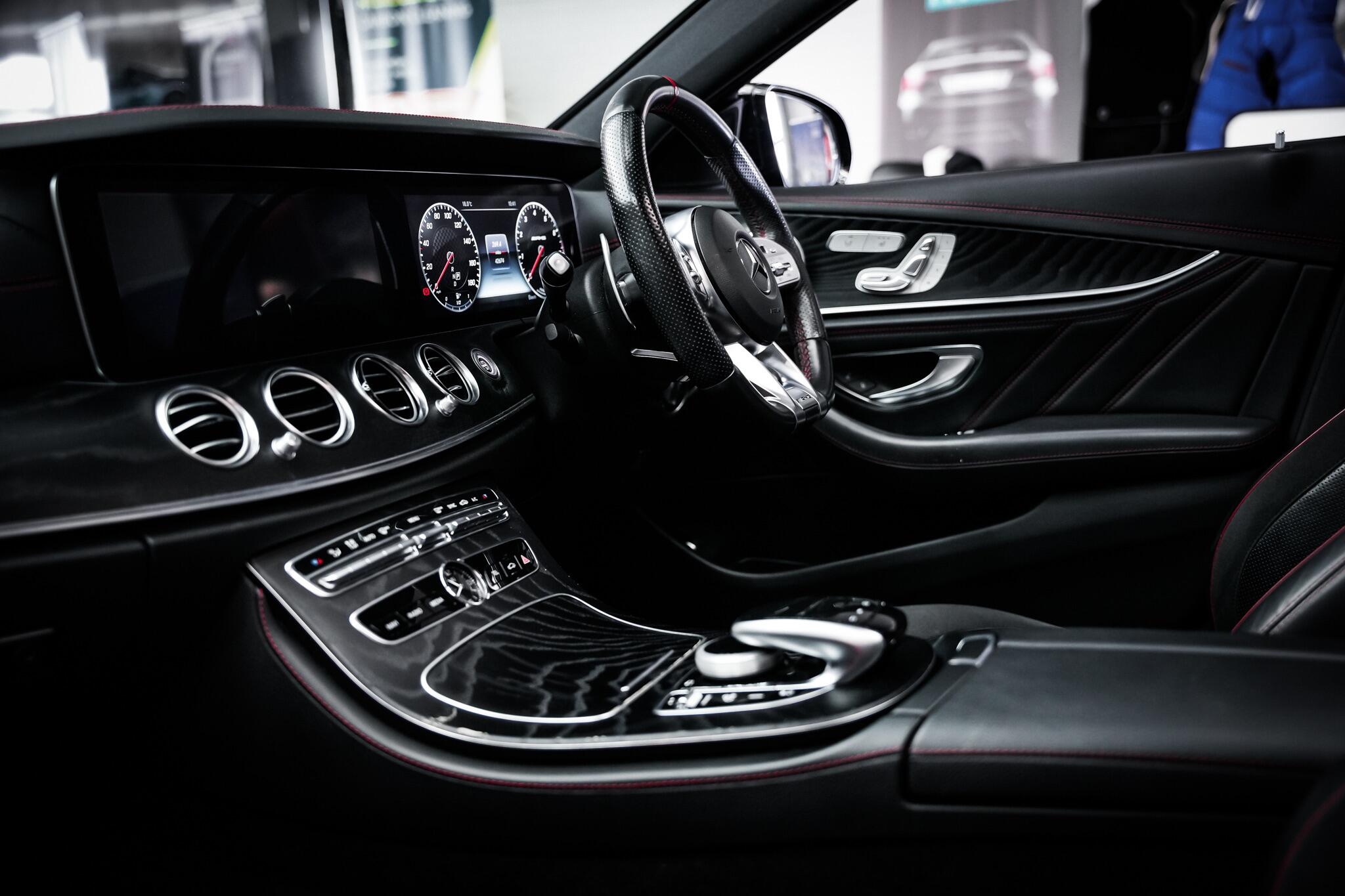 Mercedes-Benz E-Class view 3