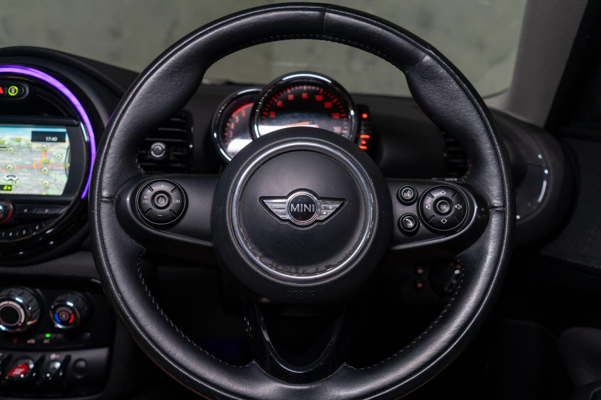 Mini Clubman view 25