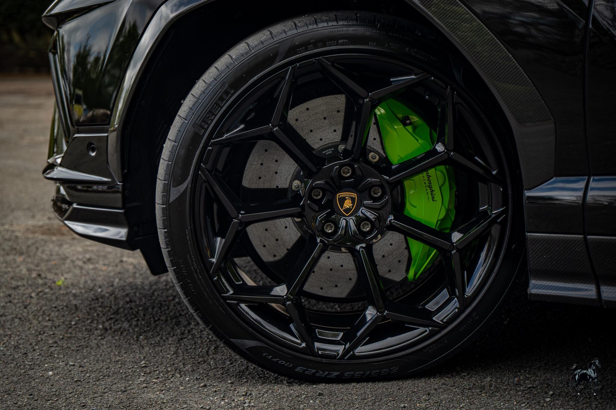Lamborghini Urus view 36