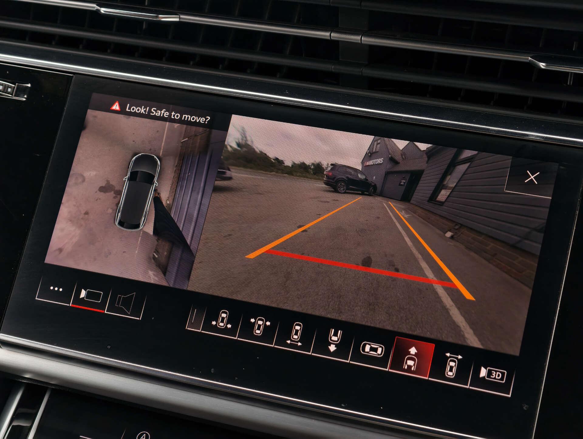 Audi Q8 view 57