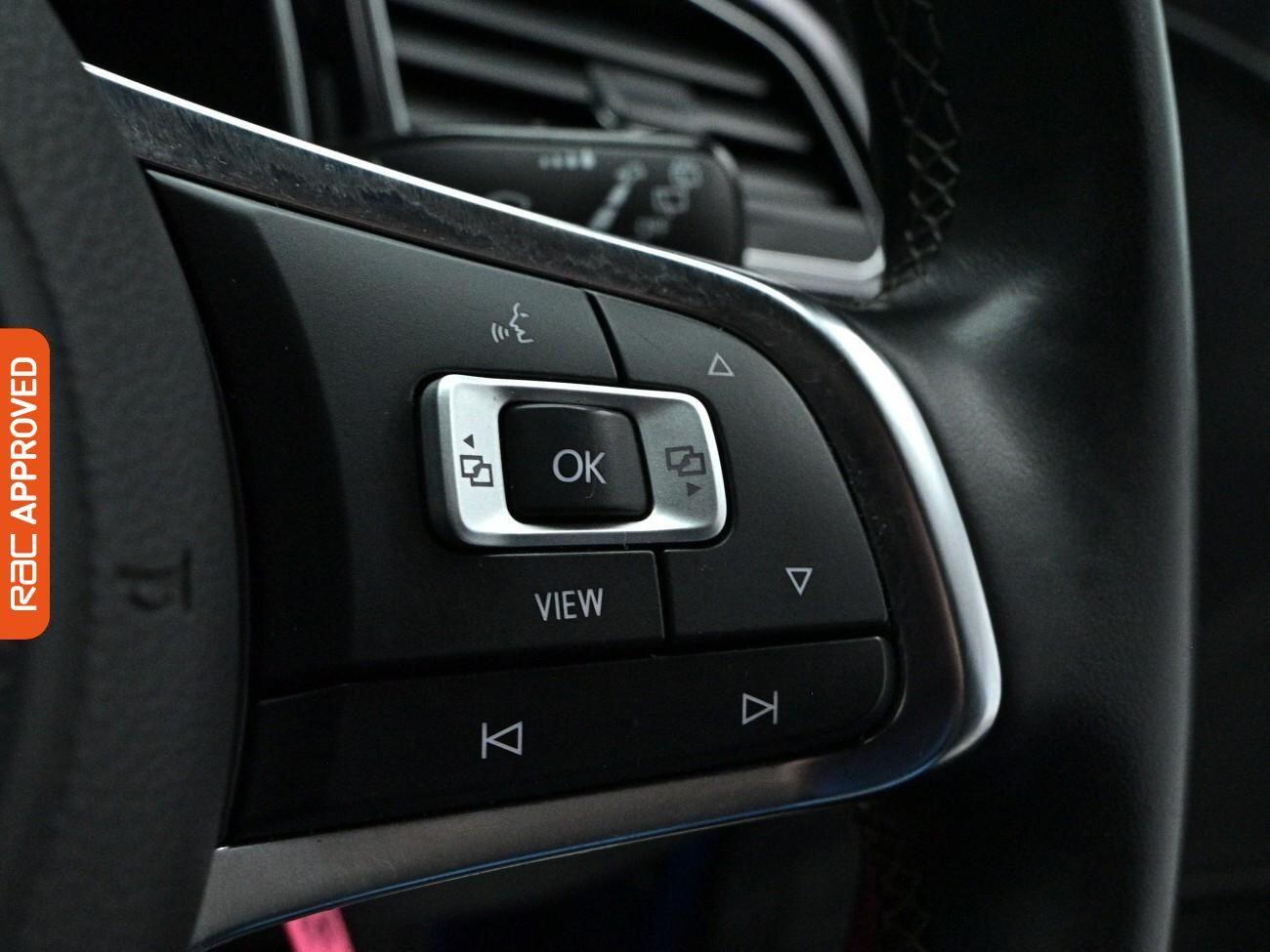 Volkswagen T-Roc view 21