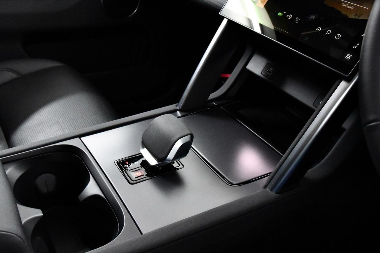 Land Rover Discovery Sport view 45