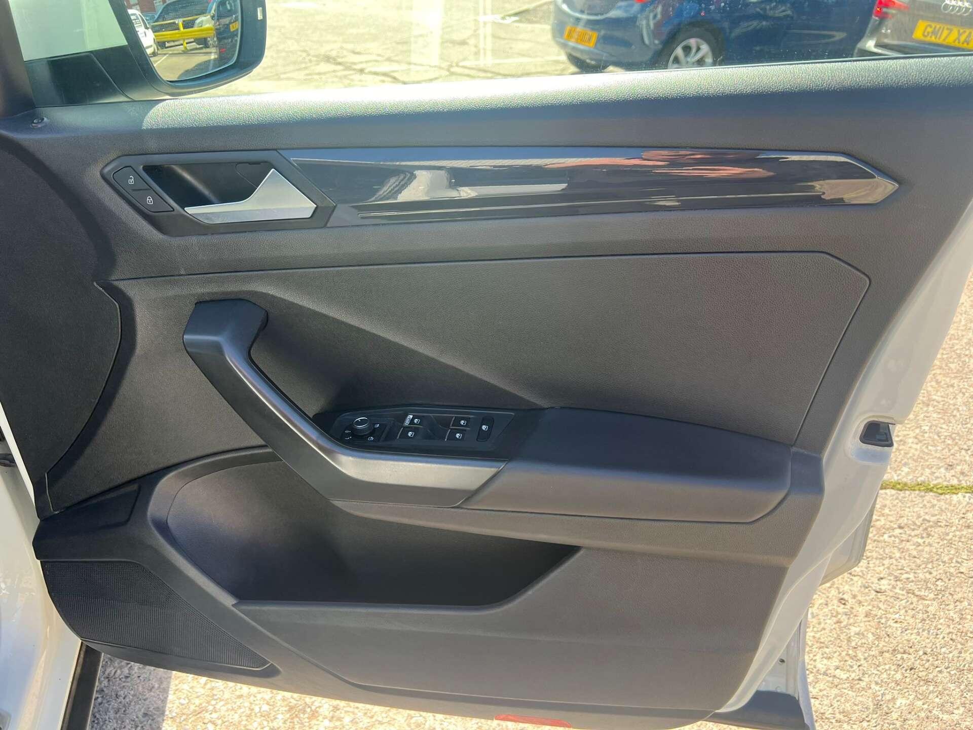 Volkswagen T-Roc view 57