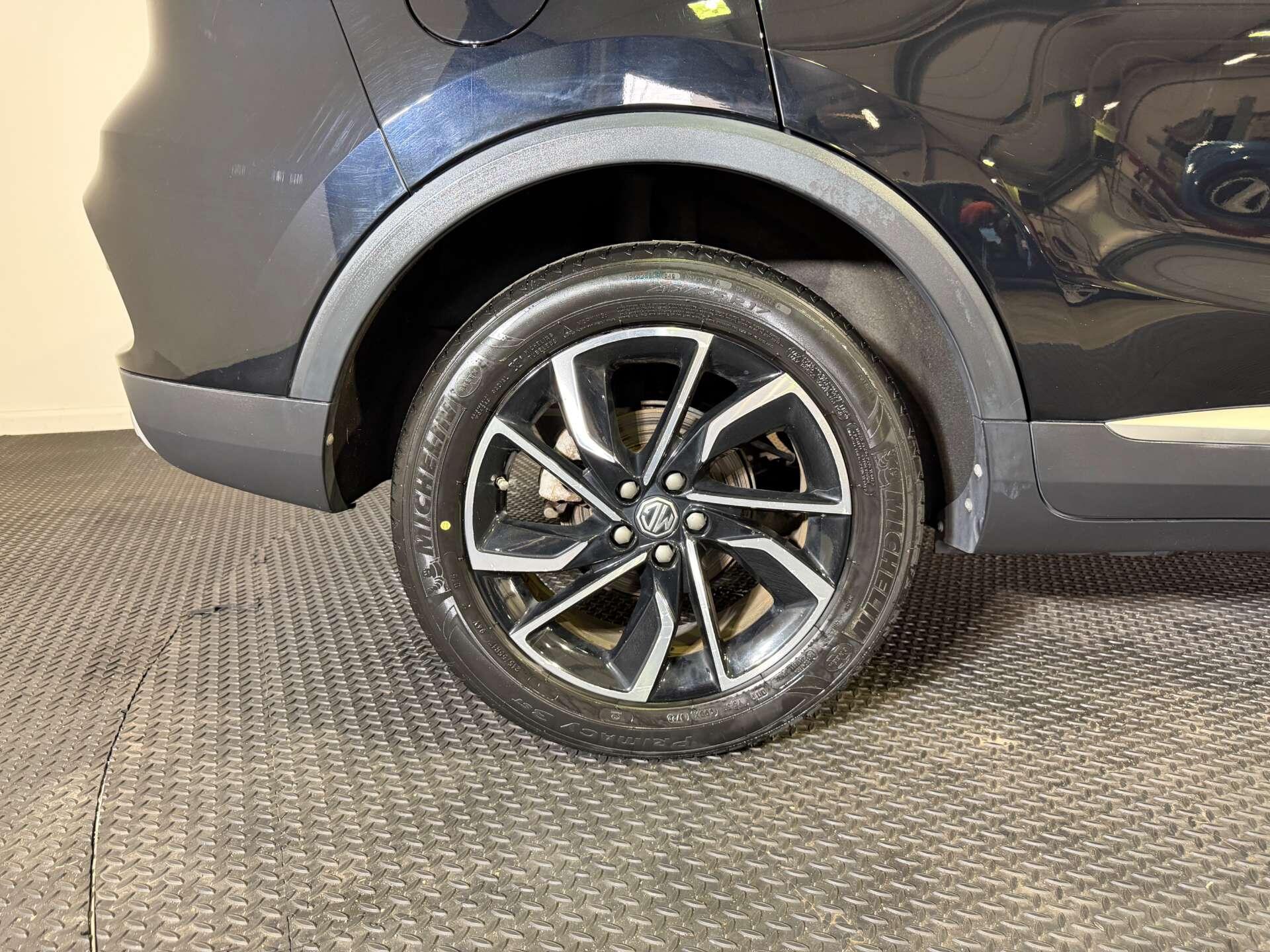 MG ZS view 70