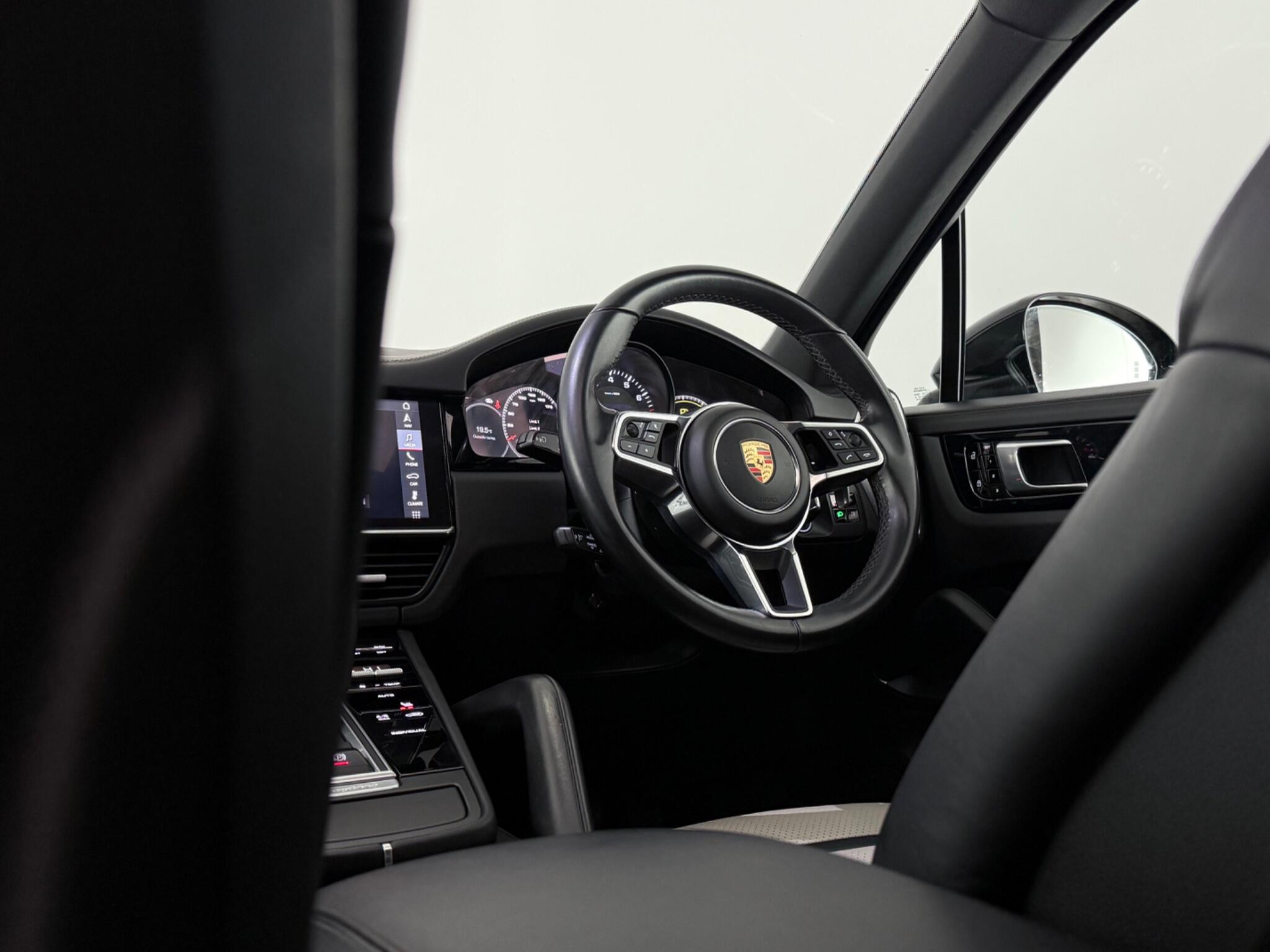 Porsche Cayenne view 22