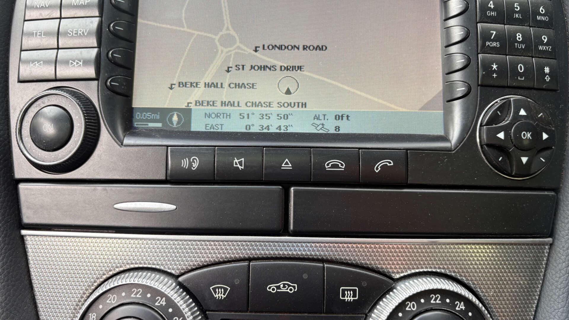 Mercedes-Benz SL view 29