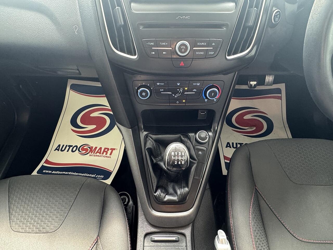 Ford Focus view 15