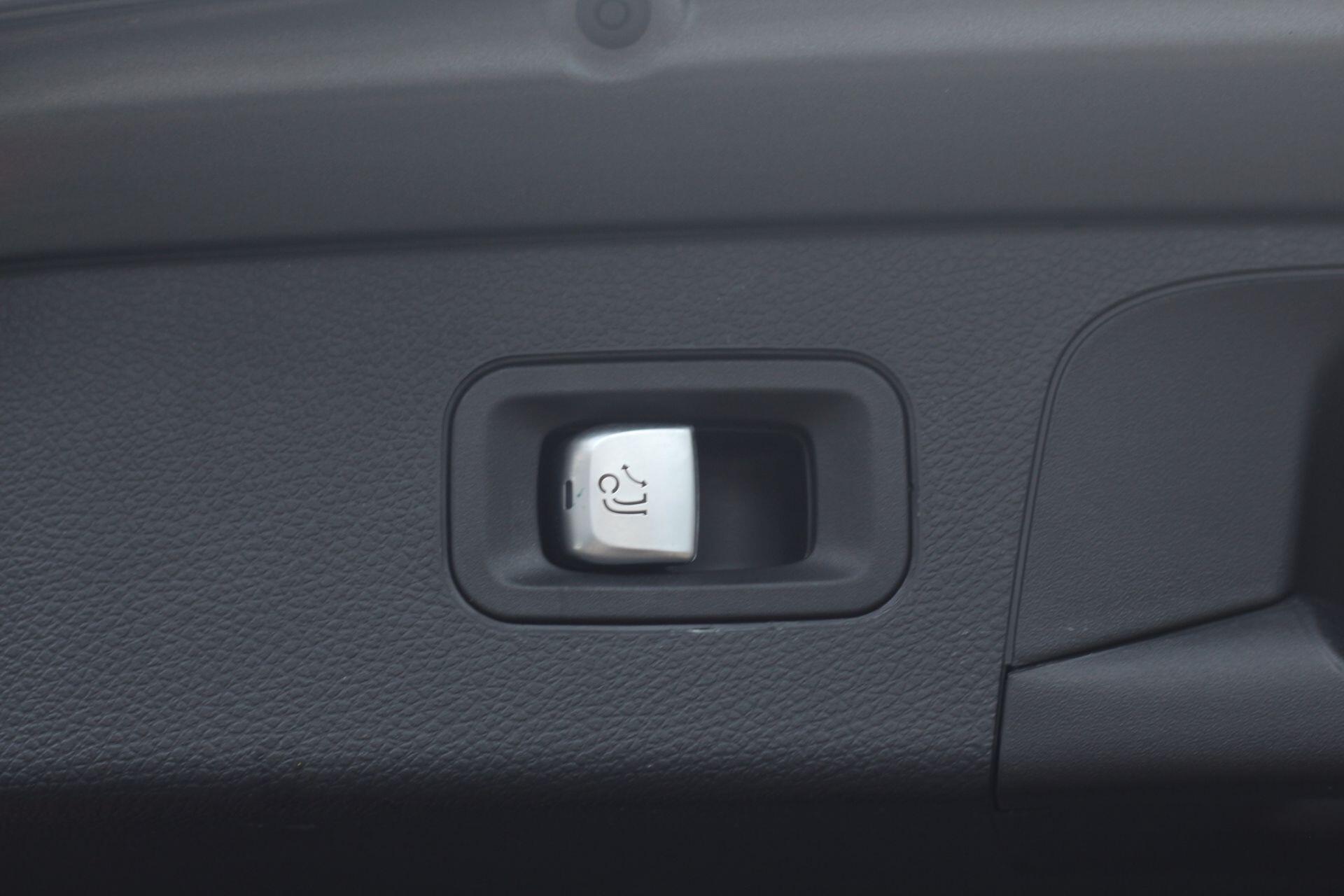 Mercedes-Benz GLC view 10