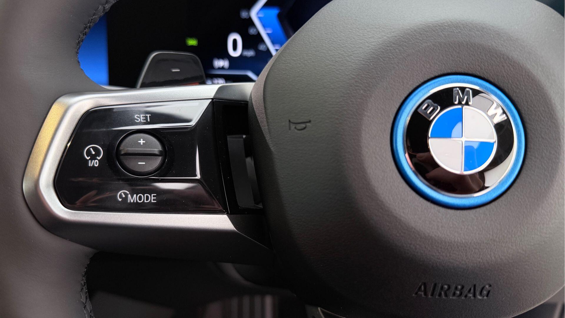 BMW 5 Series view 17