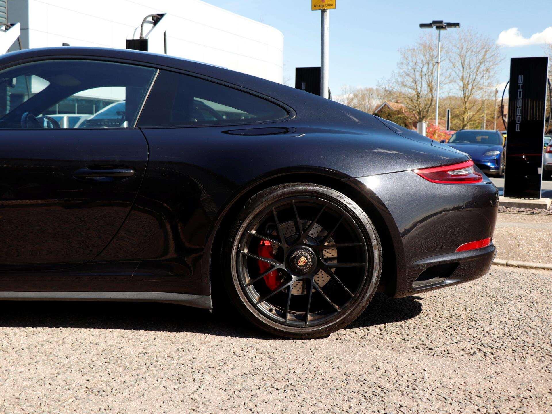 Porsche 911 view 27