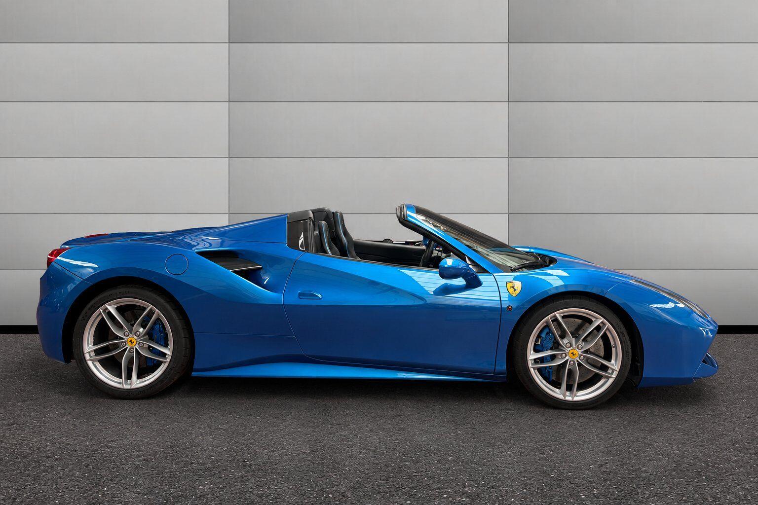 Ferrari 488 view 5
