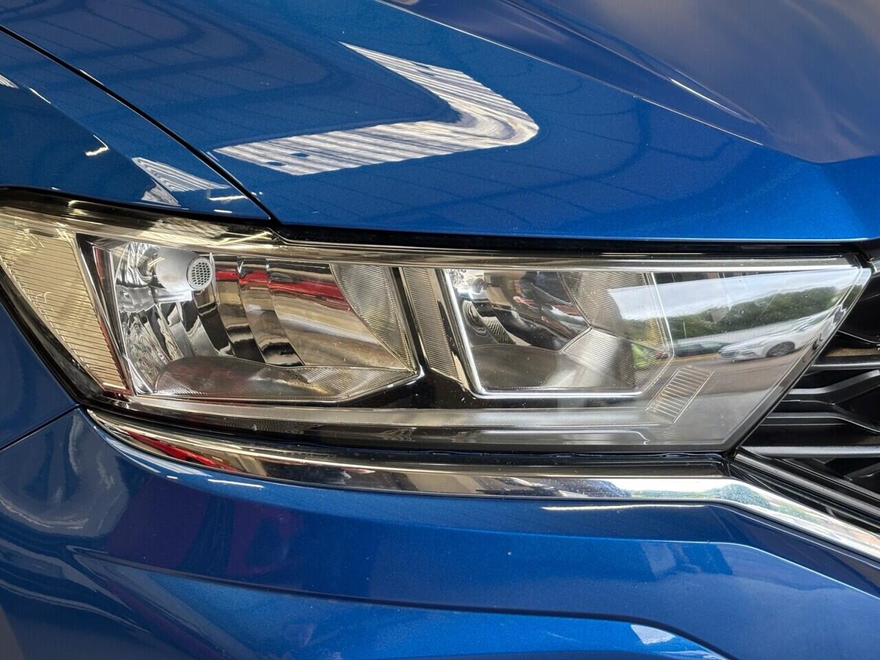 Volkswagen T-Roc view 43