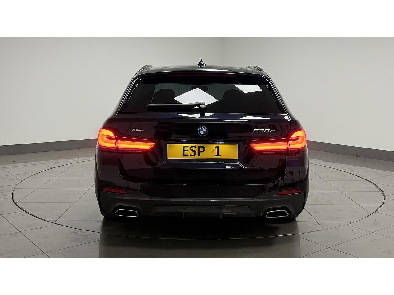 BMW 5 Series view 8