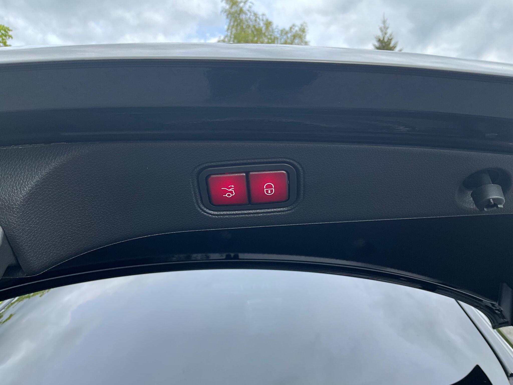 Mercedes-Benz E Class view 33