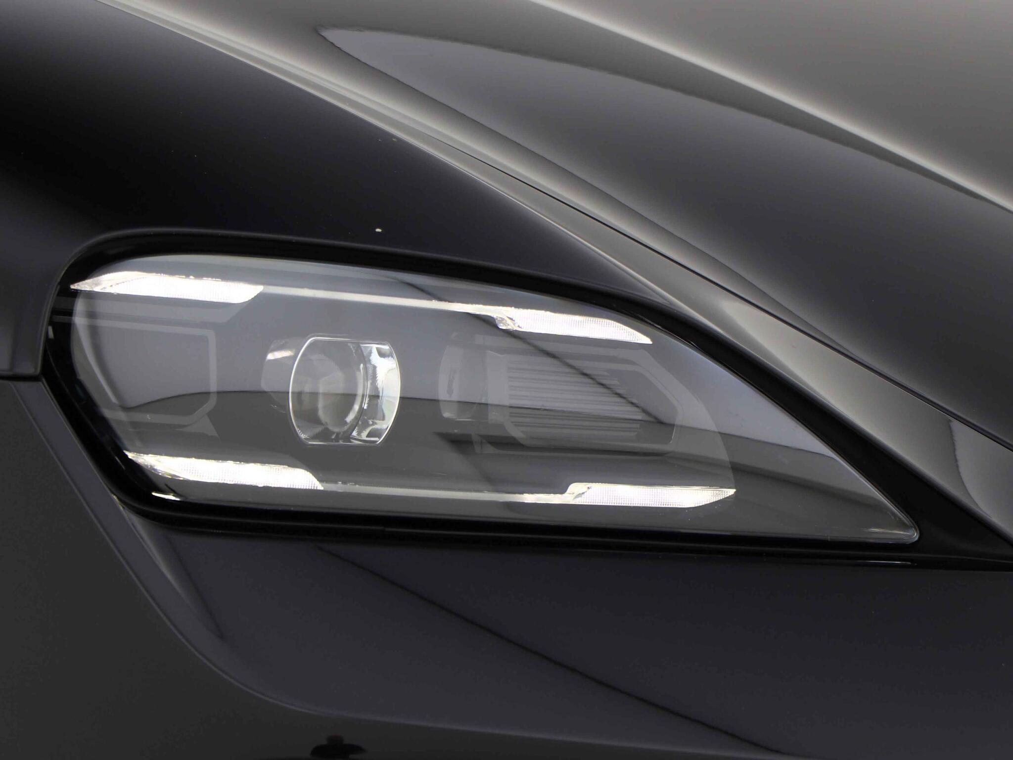 Porsche Taycan view 15