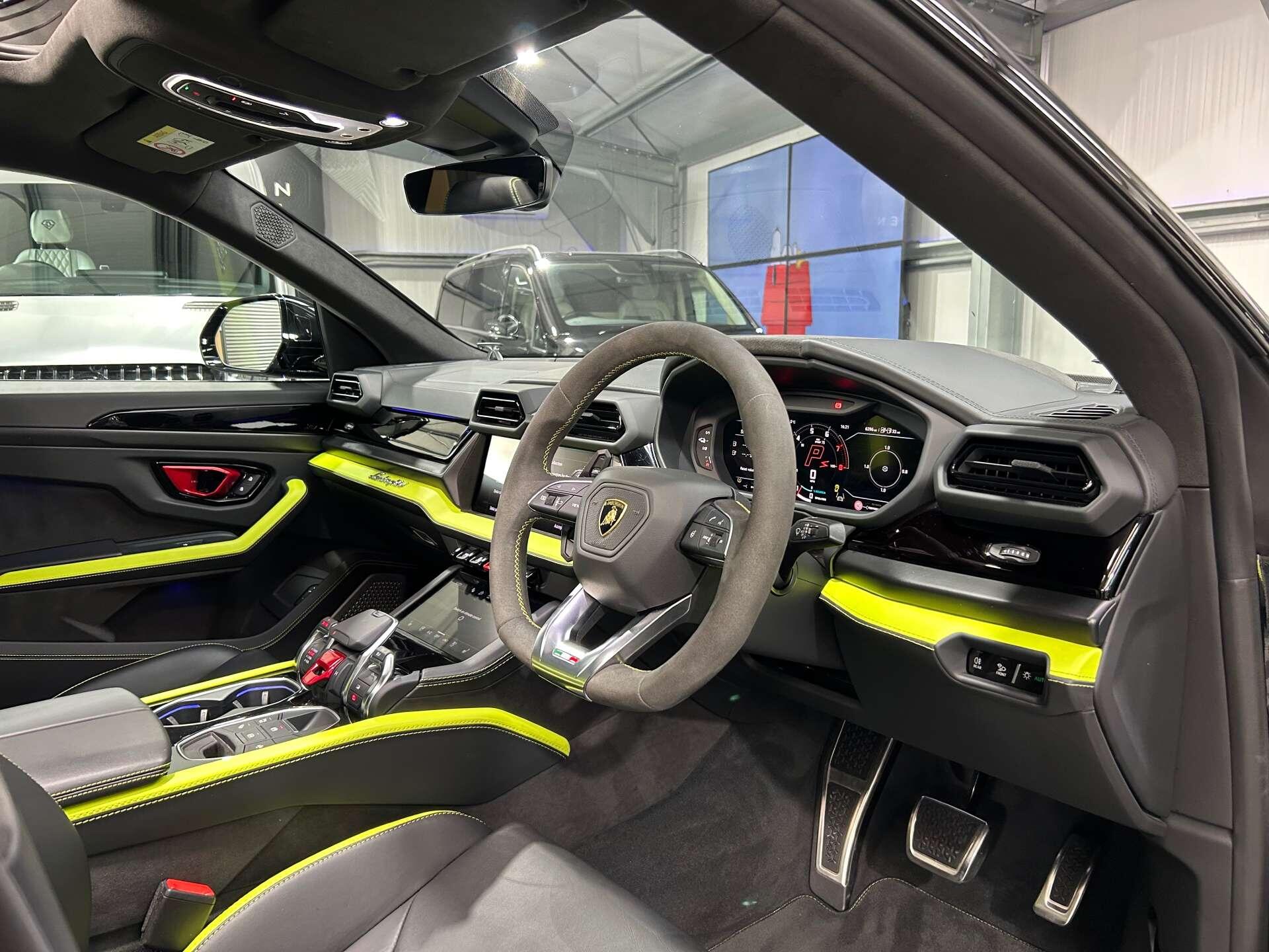 Lamborghini Urus view 26