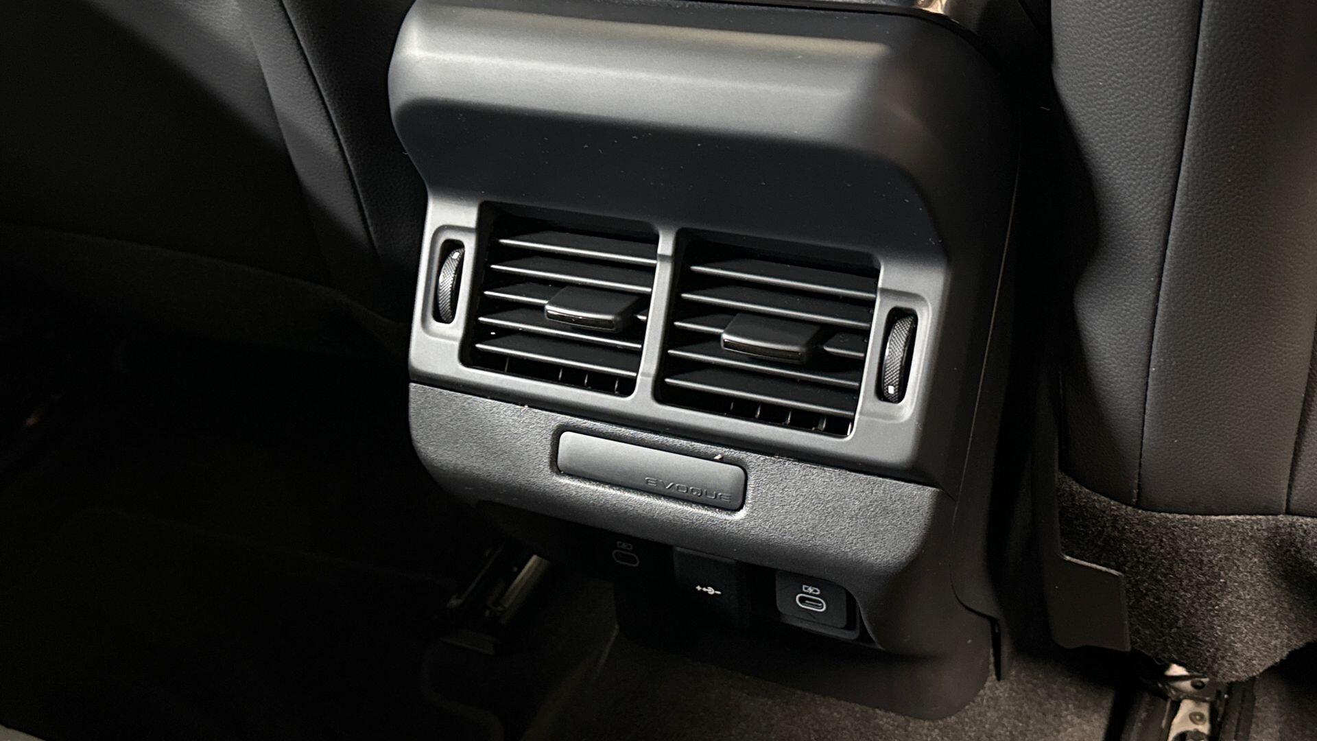 Land Rover Range Rover Evoque view 18