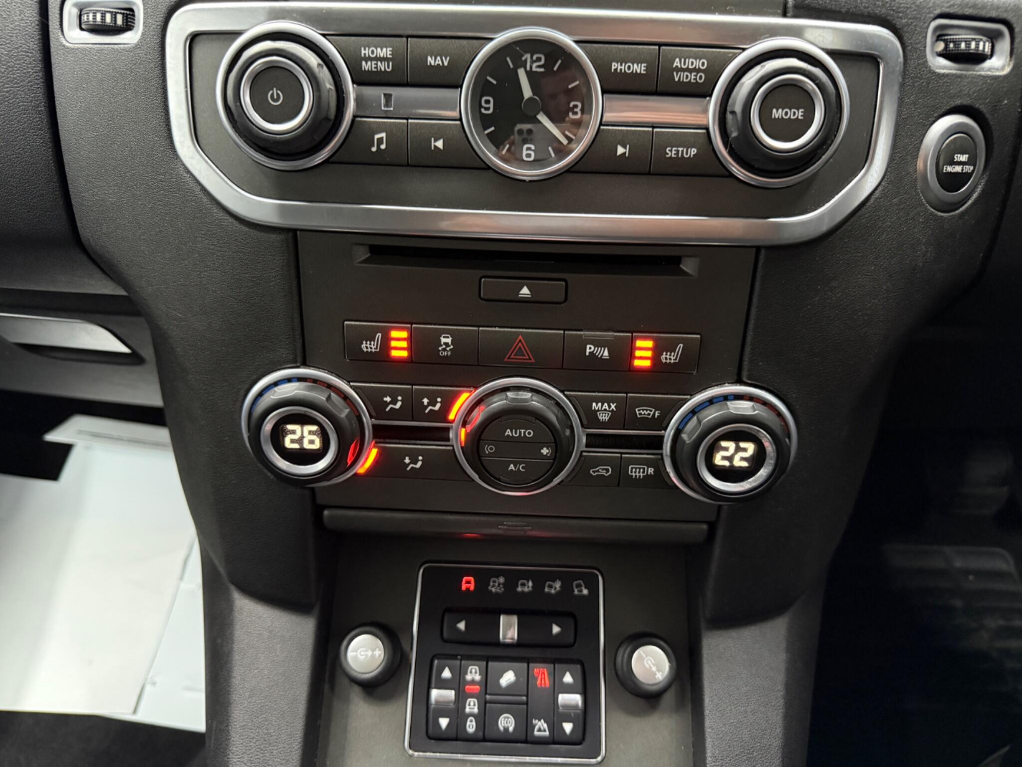 Land Rover Discovery 4 view 19