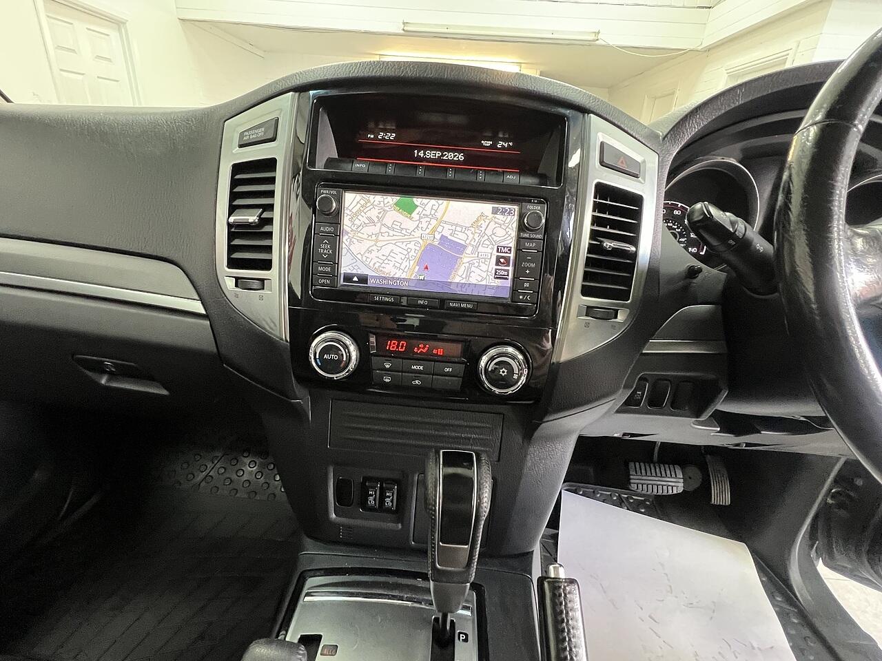 Mitsubishi Shogun view 12