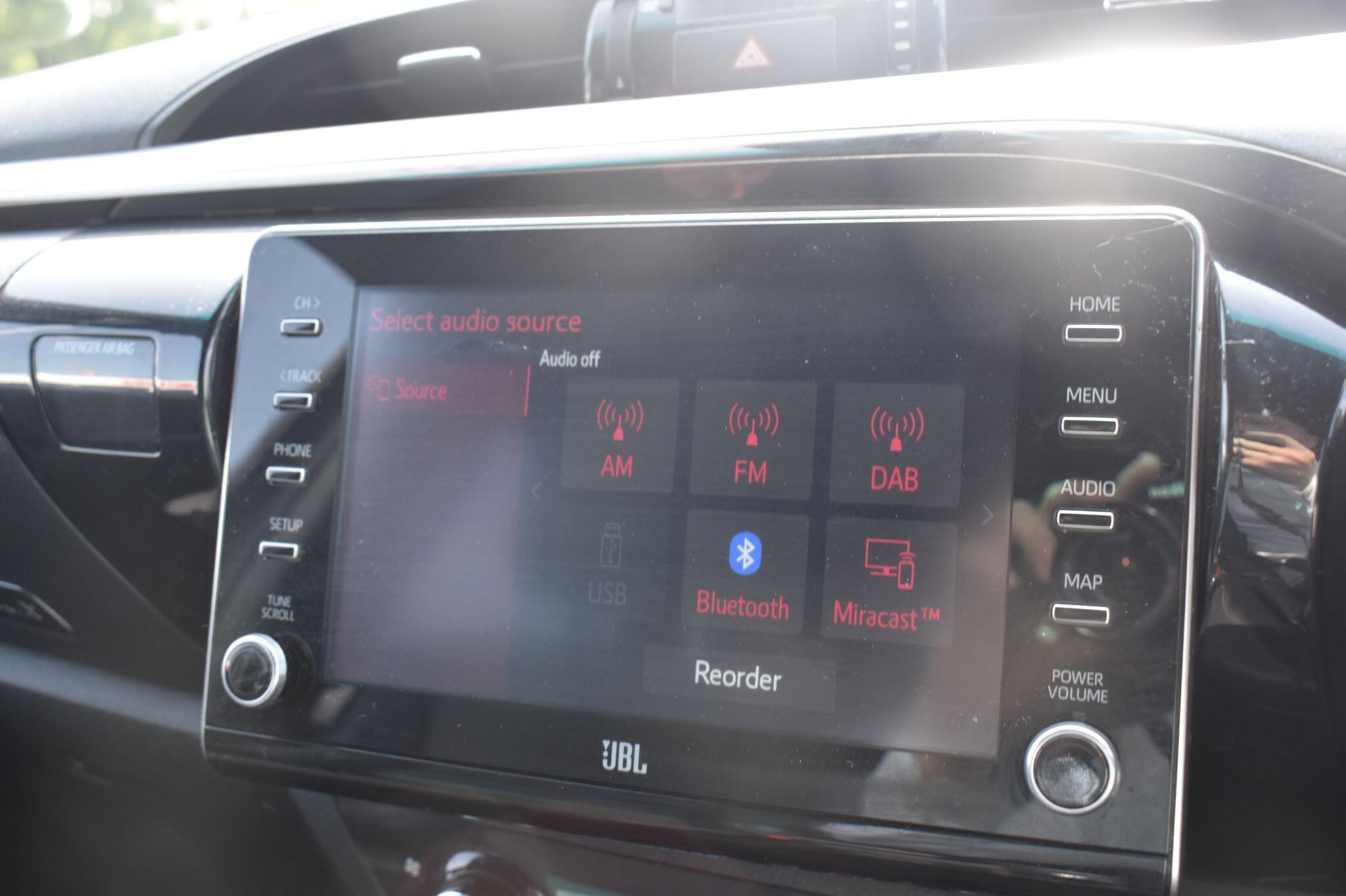 Hilux - 2.8 D-4D Invincible X Auto 4WD Euro 6 (s/s) 4dr - Image 21
