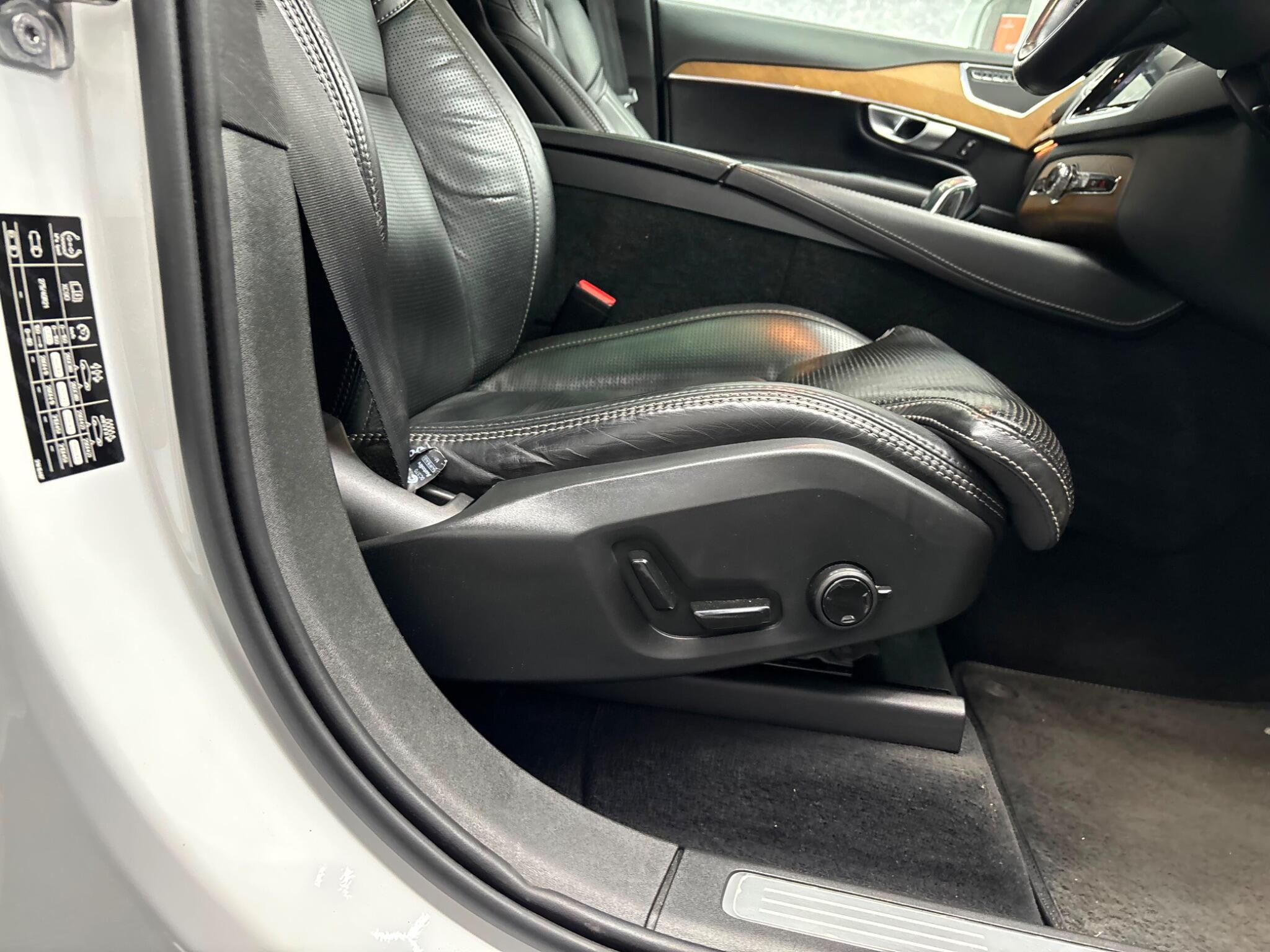 Volvo XC90 view 8