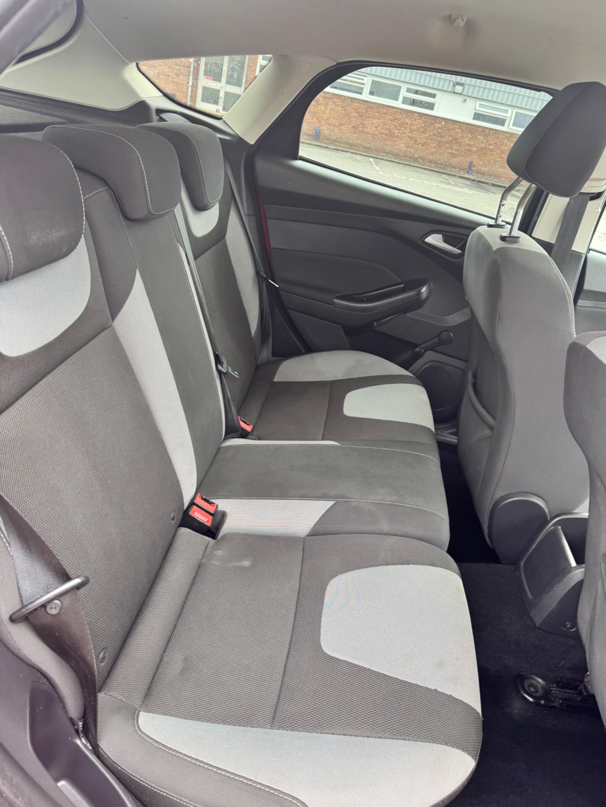 Ford Focus view 29