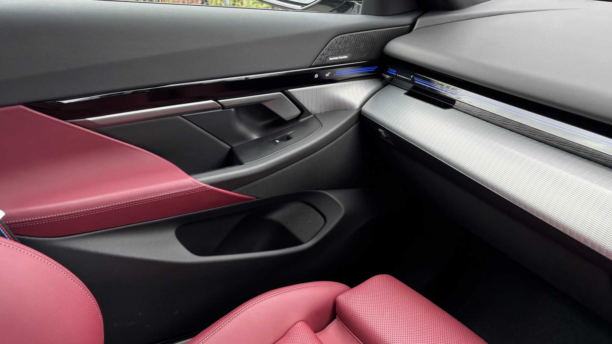 BMW 5 Series view 22