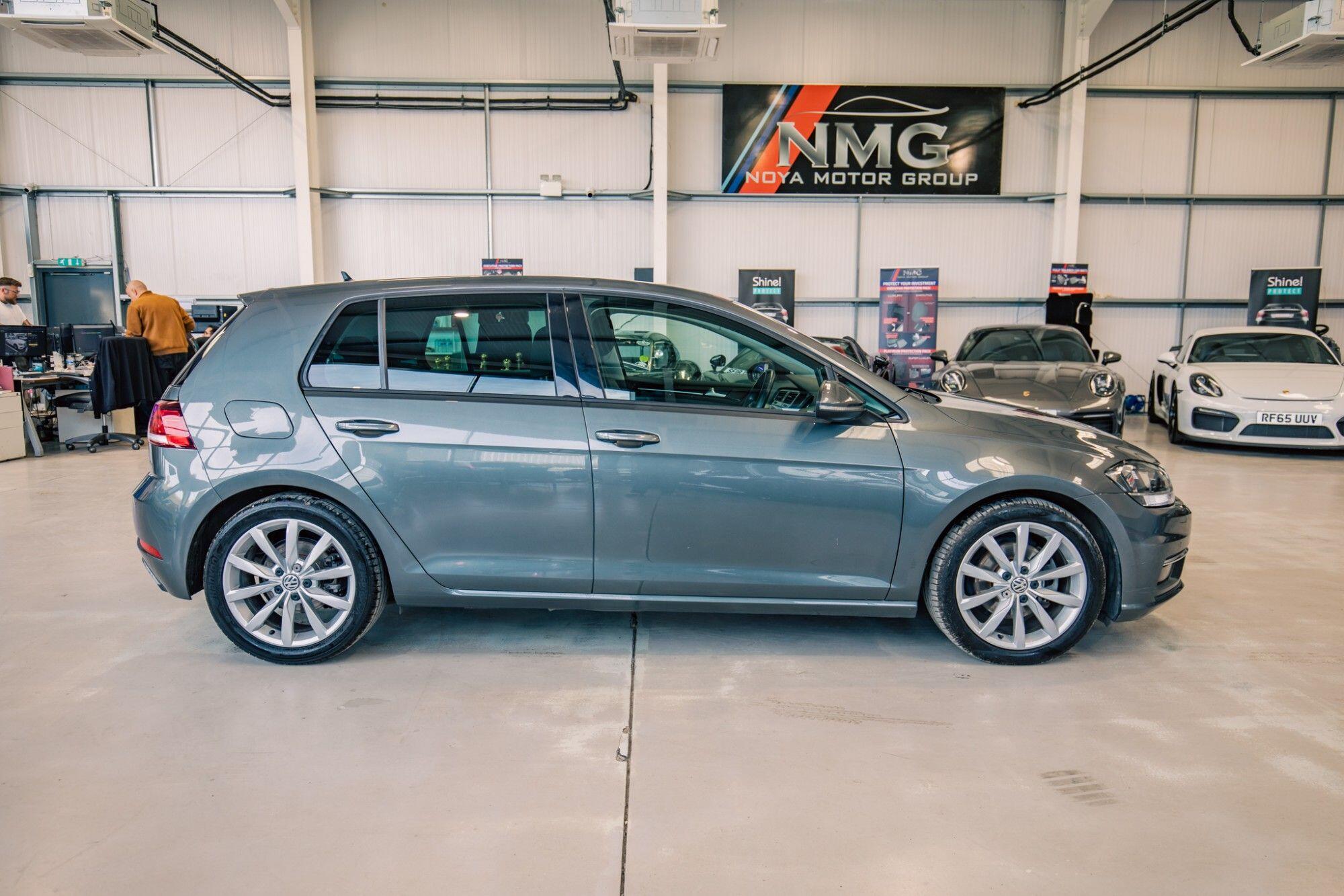 Volkswagen Golf view 20
