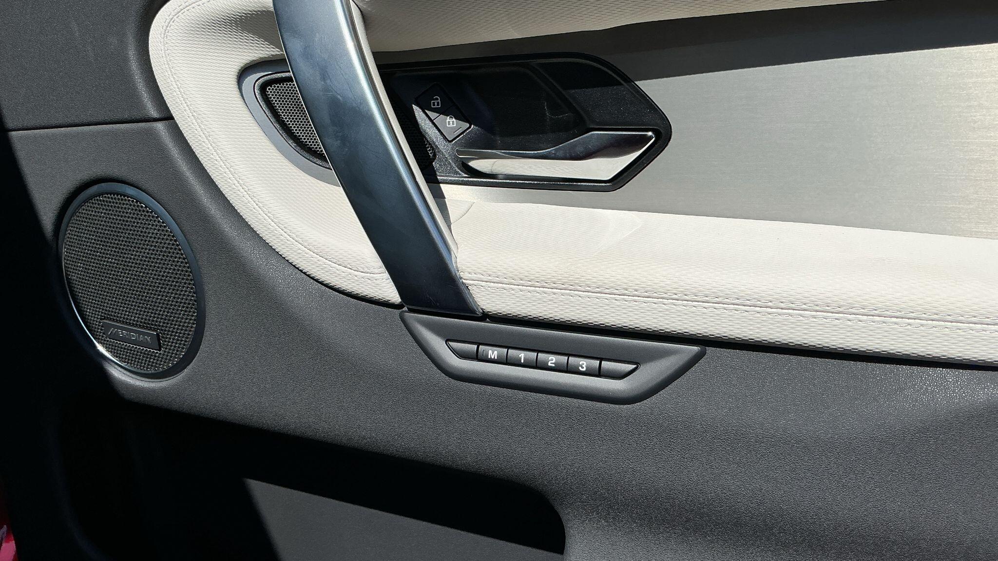 Land Rover Discovery Sport view 13