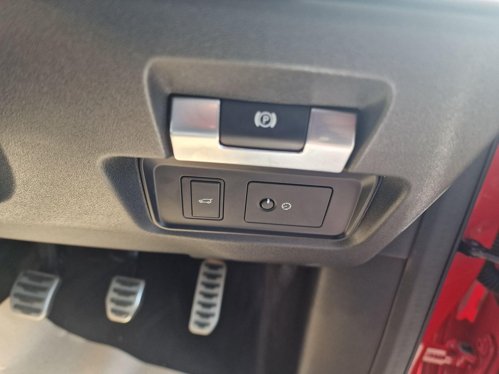 Jaguar E-Pace view 34