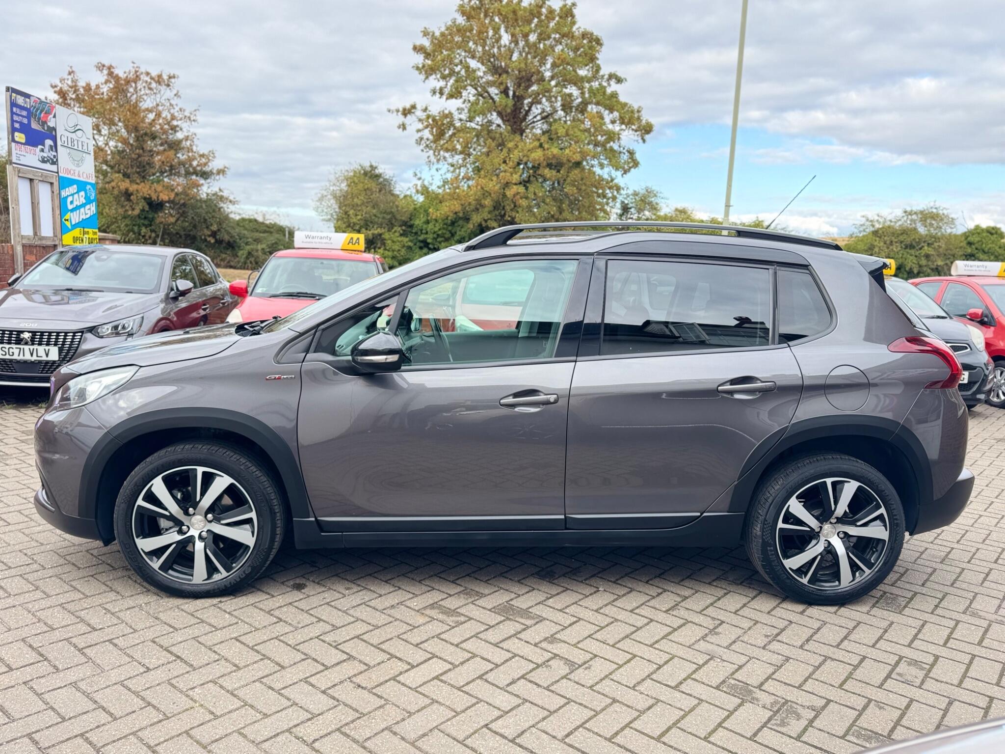 Peugeot 2008 view 5