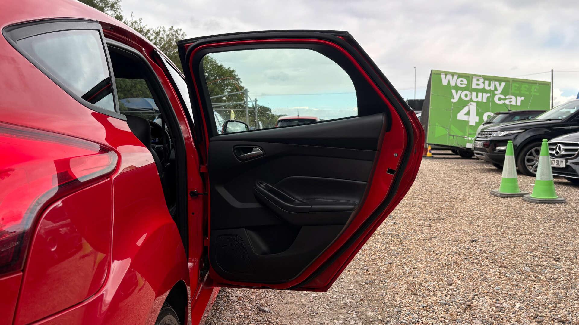 Ford Focus view 45
