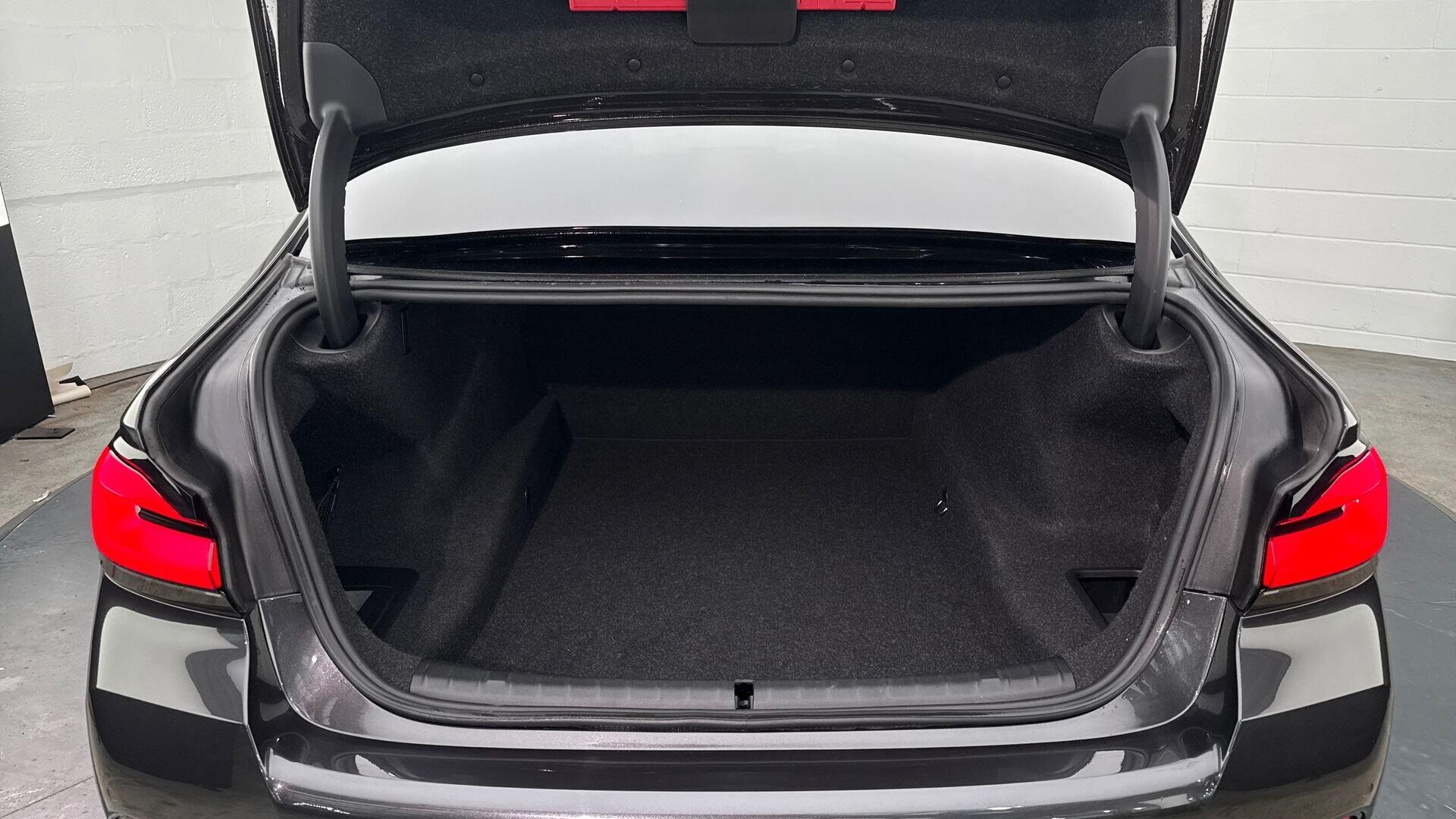 BMW 5 Series view 13