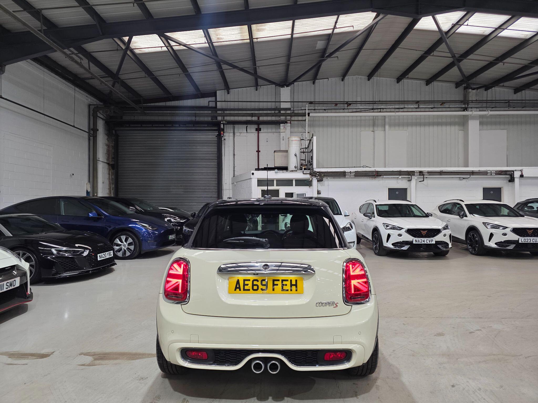 Mini Hatch view 4