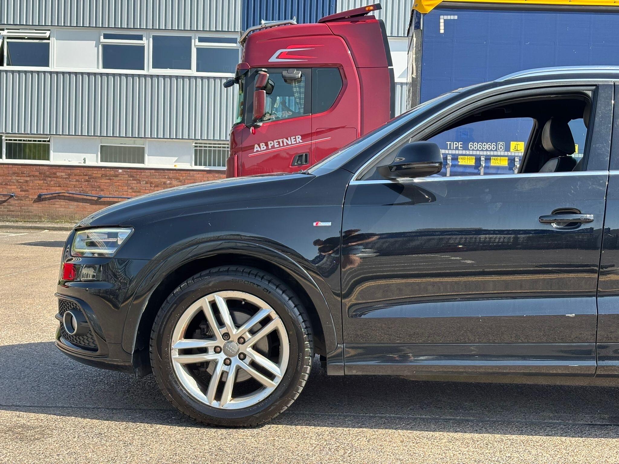 Audi Q3 view 35