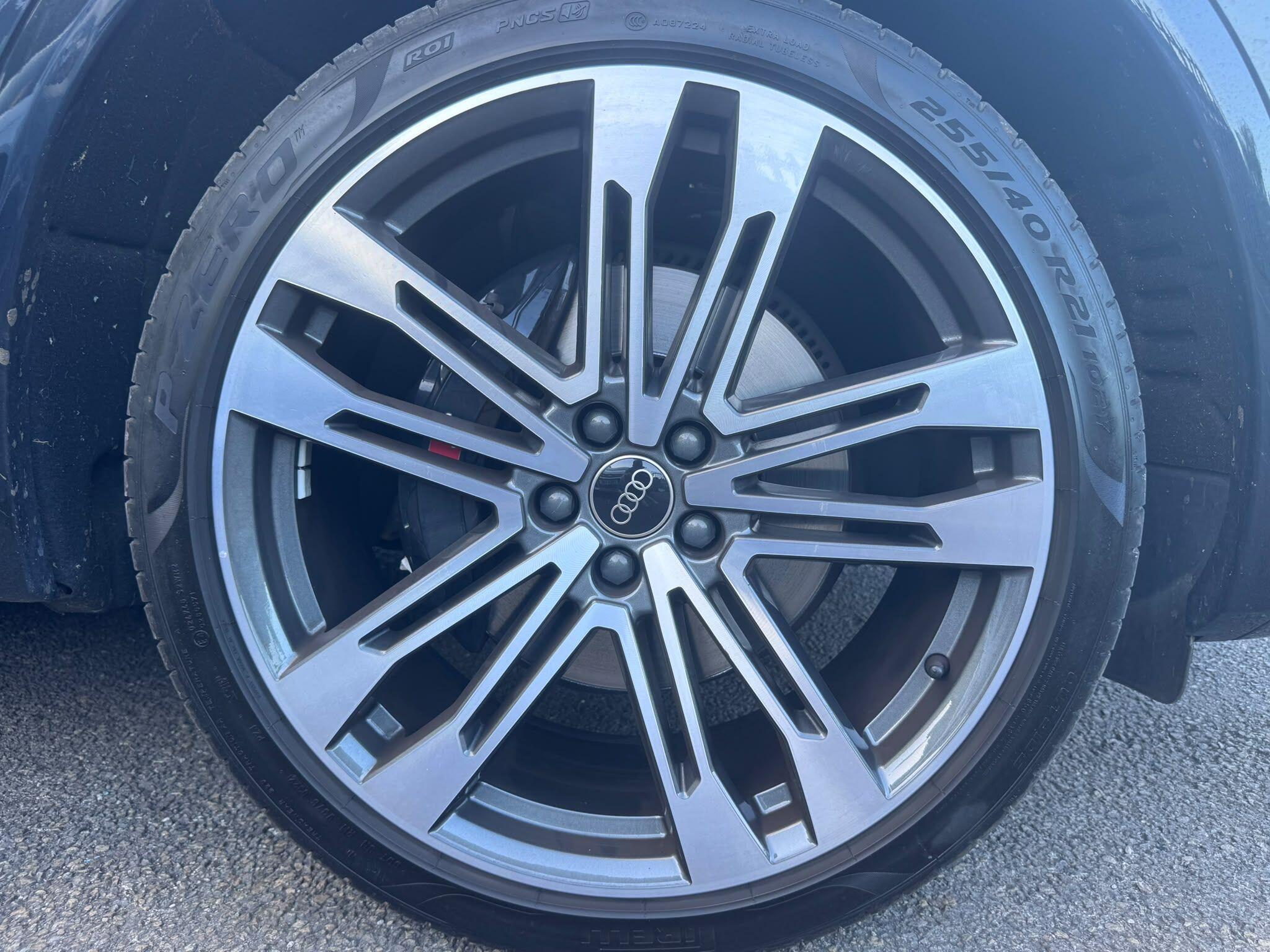 Audi SQ5 view 33