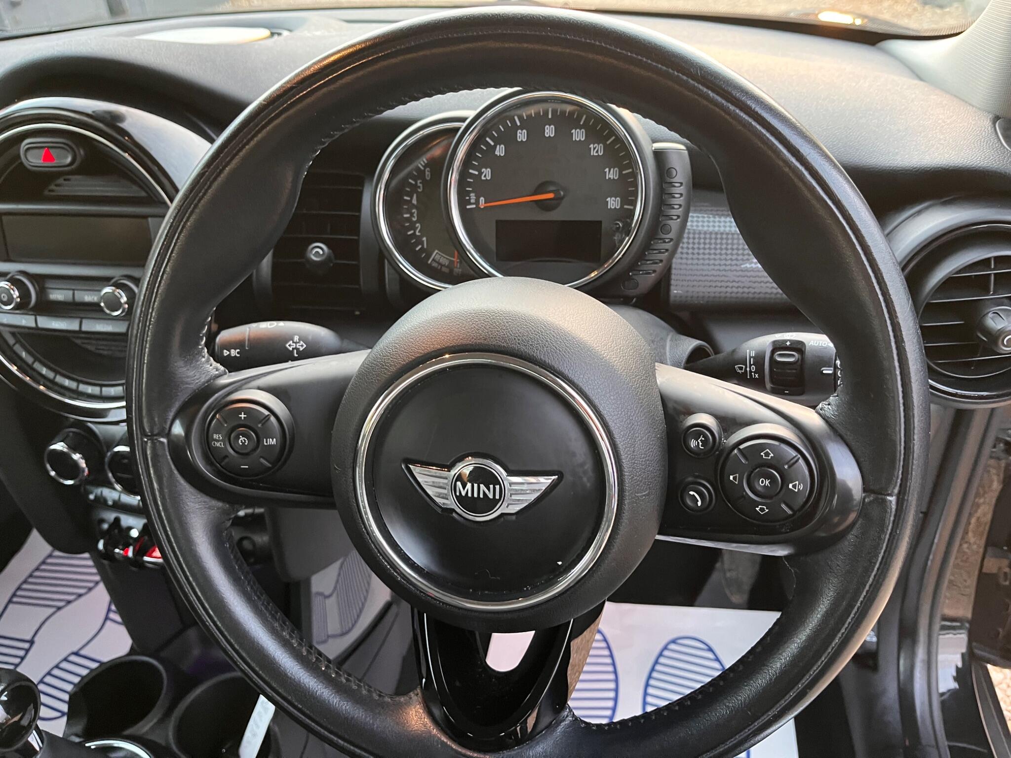 MINI Hatch view 34