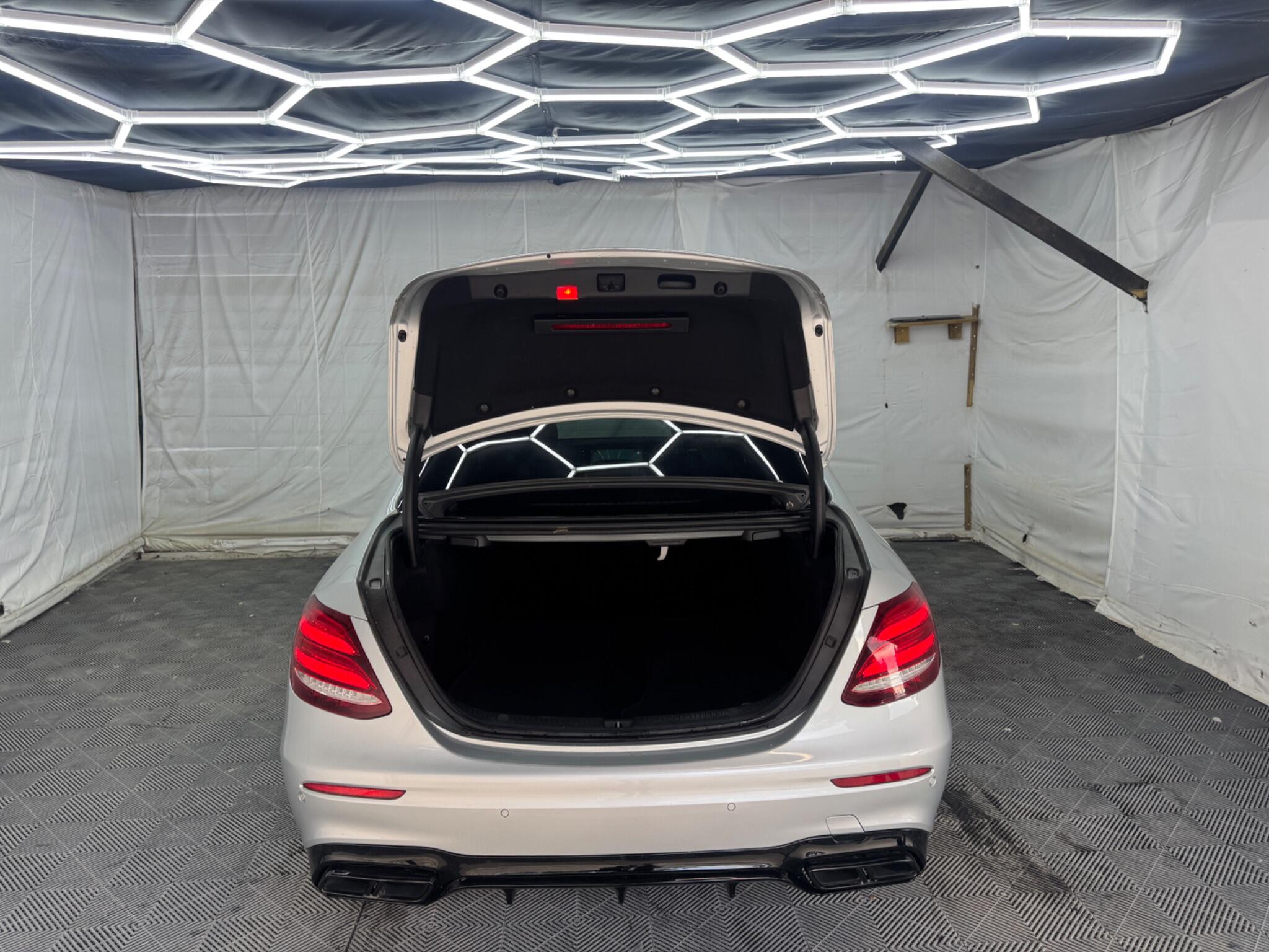Mercedes-Benz E Class view 49